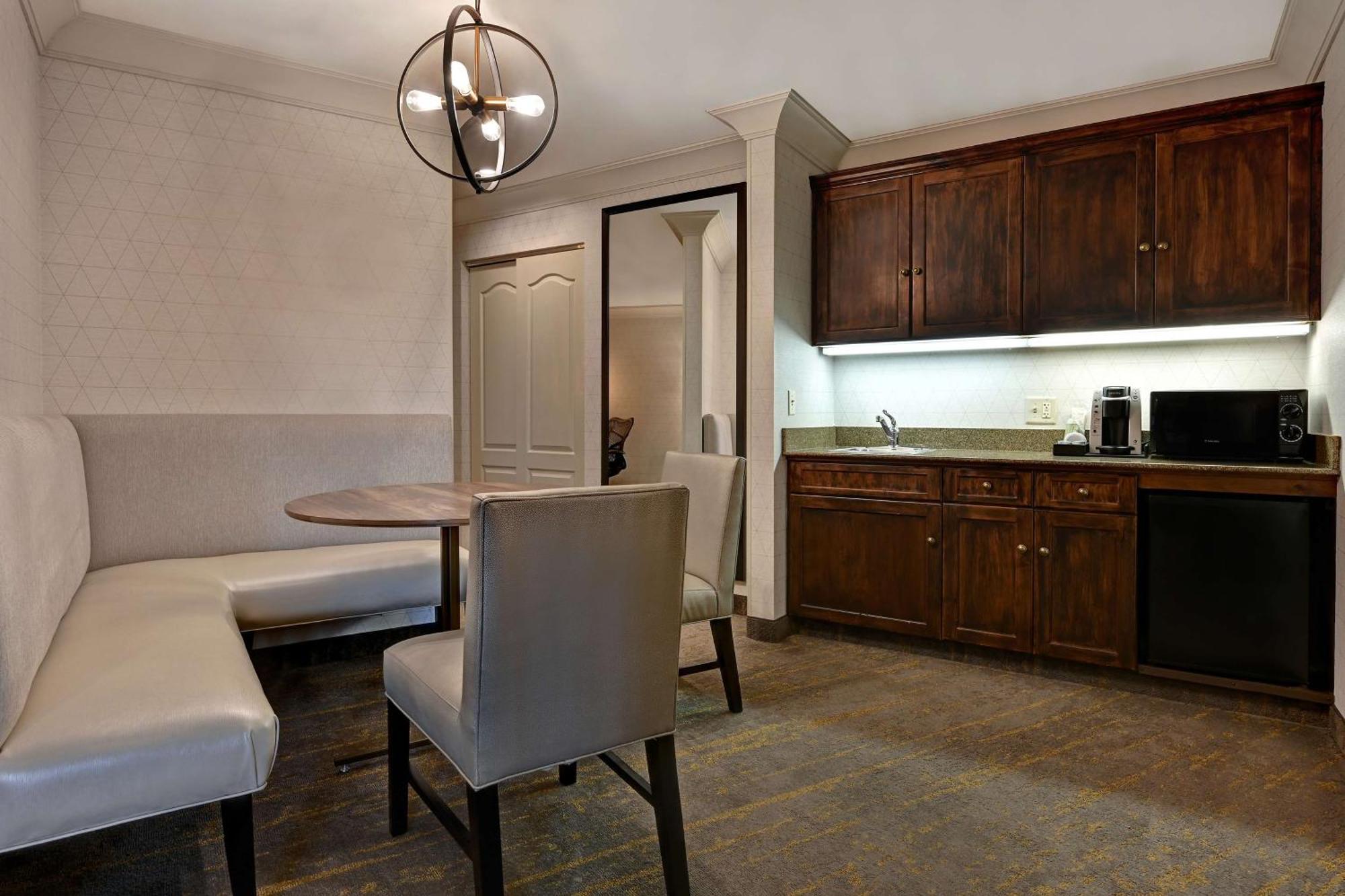 Hilton Garden Boise / 3*